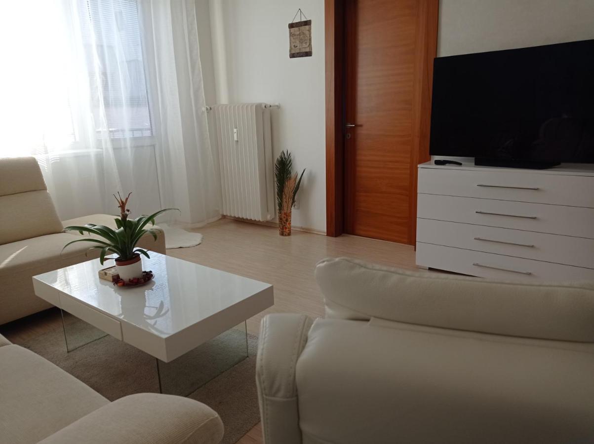 Amazing Flat In Old Town With Large Balcony Lejlighed Bratislava Eksteriør billede